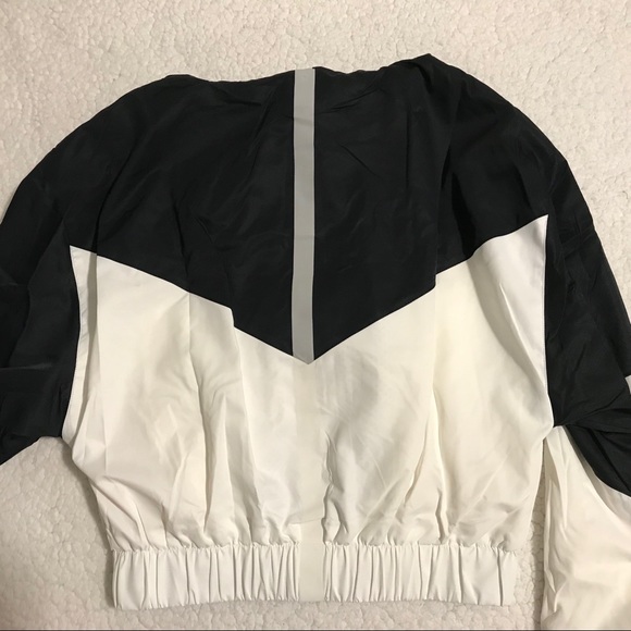 ARTISTIX Woman's Cropped jacket black and … - Picture 5 of 9